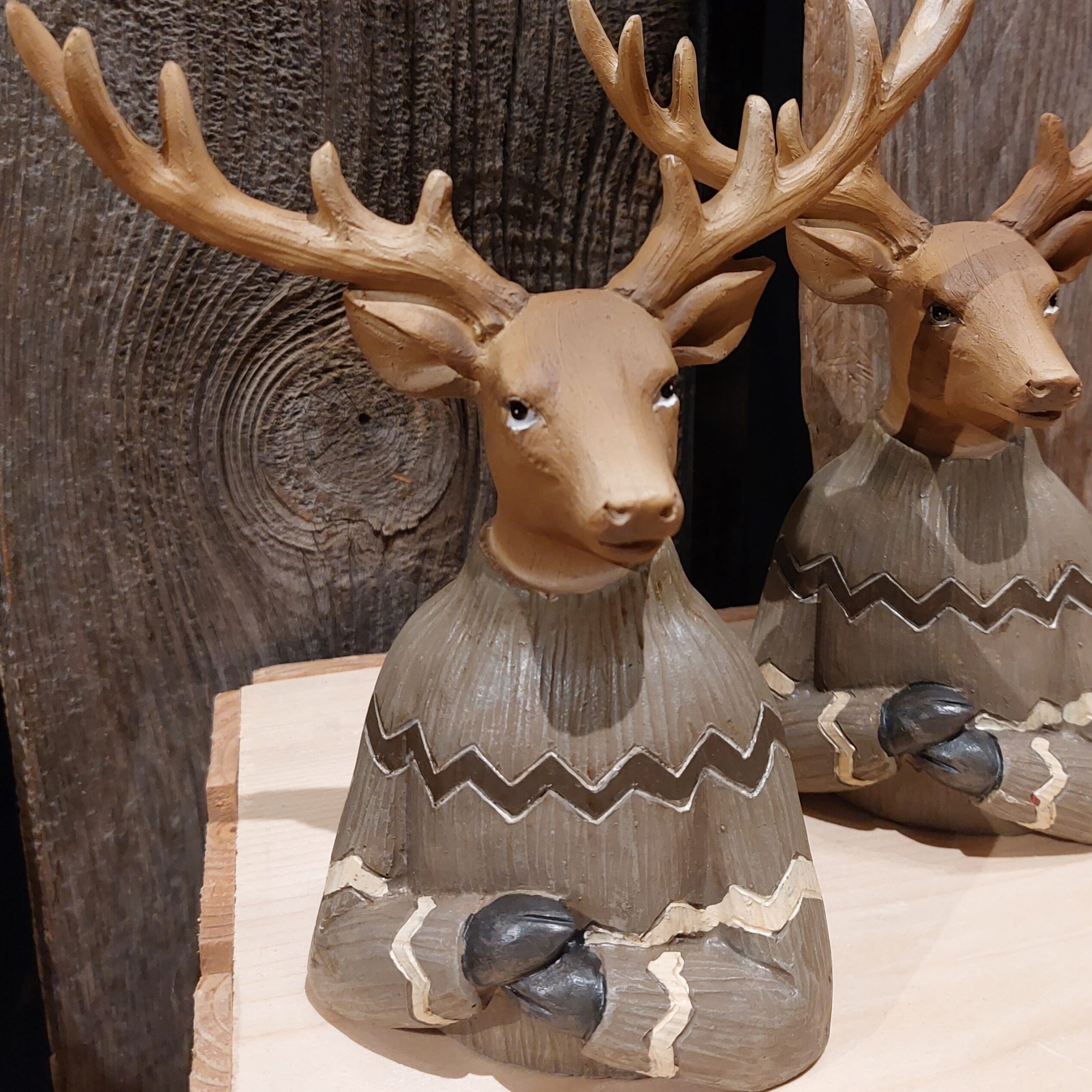 REINDEER FIGURE / SWEATER OR SCARF