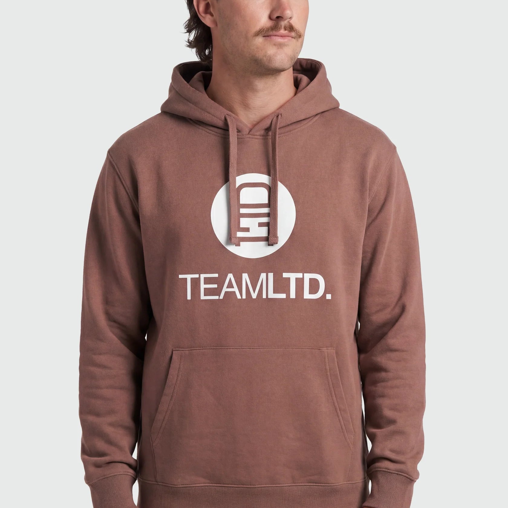 CLASSICHOODIE-DESERTCLAY_16f3749d-5073-413d-a9c7-6edaf179c773-3