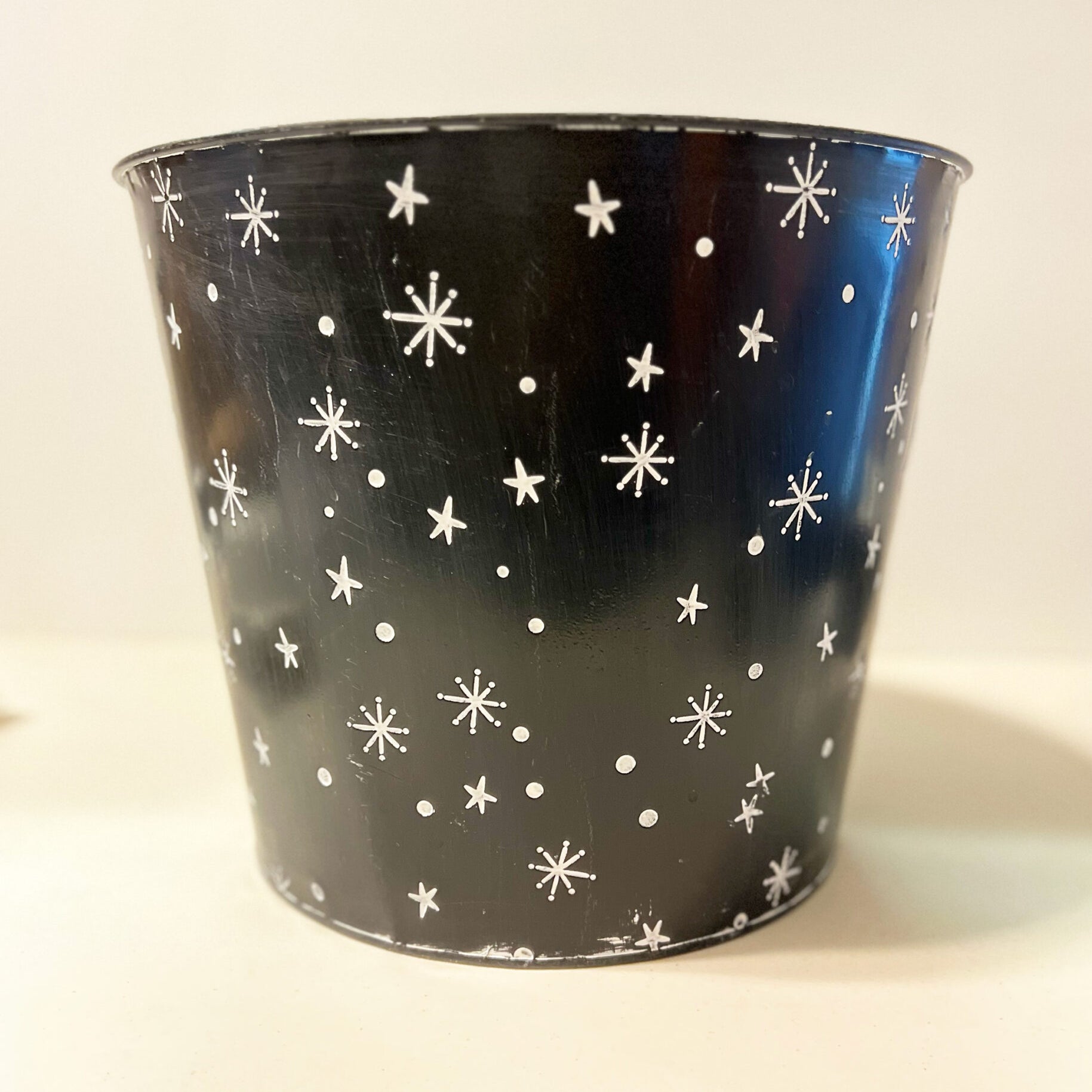 SNOWFLAKE PLANTER TIN CANS